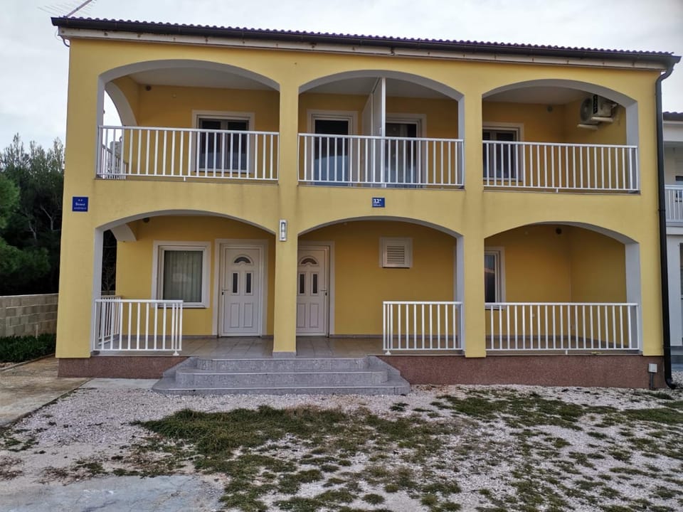 Property building, Day, Internal: Not applicable to any particular room