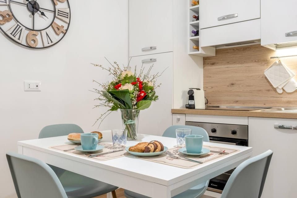 Kitchen or kitchenette, Kitchen or kitchenette, Dining area