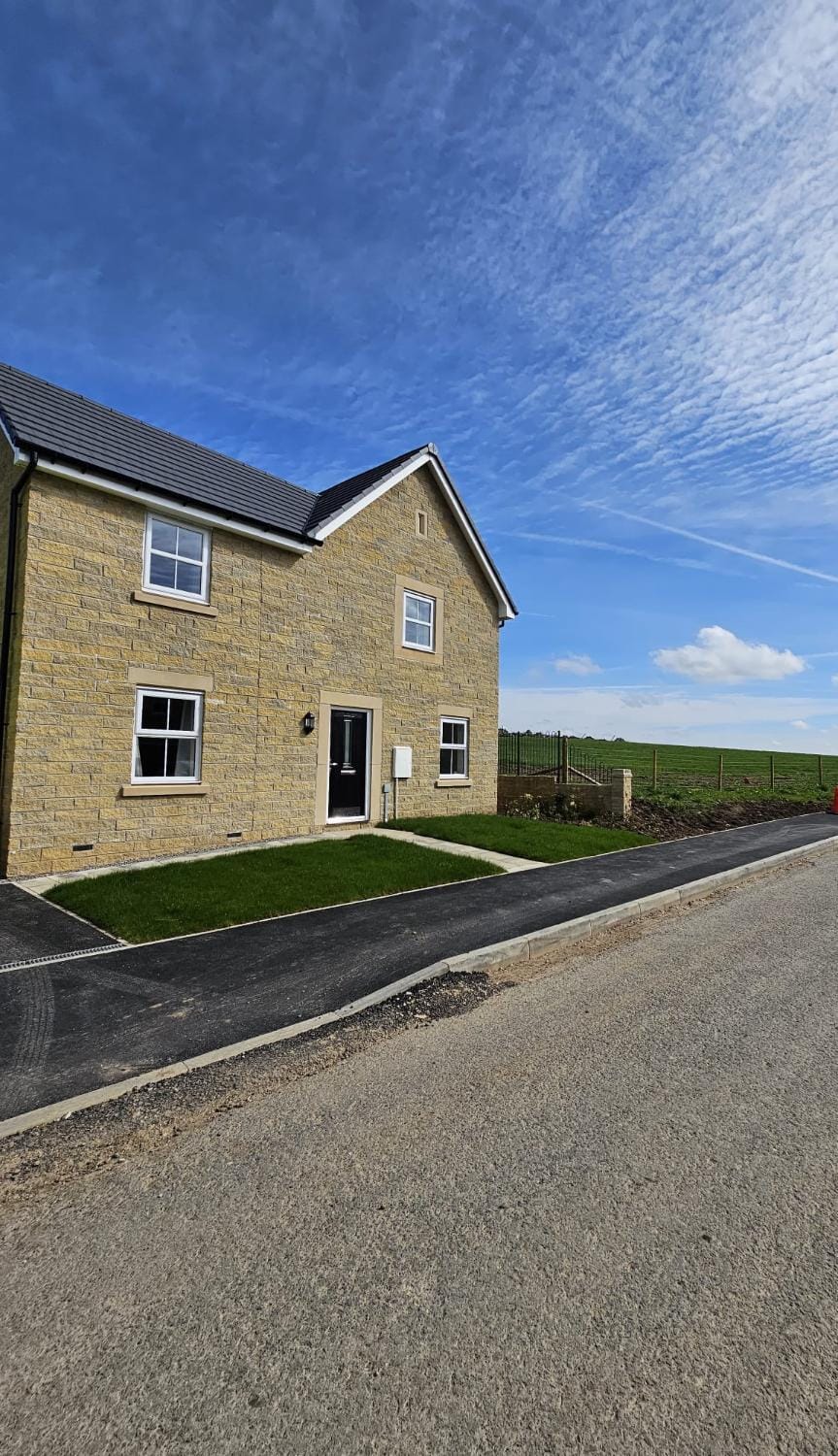 The Neal's 4 Bedroom House in Buxton Sleeps 8 House in High Peak District