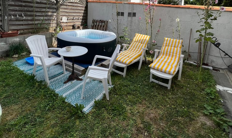 Spa and wellness centre/facilities, Garden view, sunbed