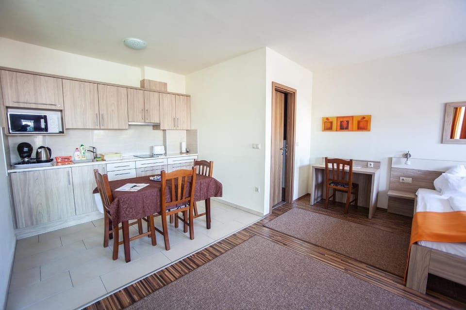 Azúr Ház Kamilla Apartman Apartment in Hungary