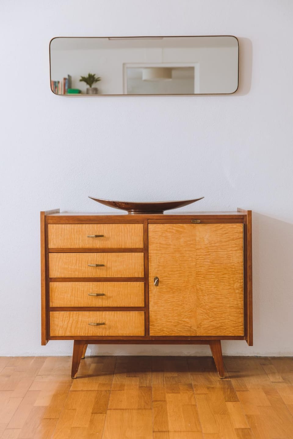 Living room, hair dresser