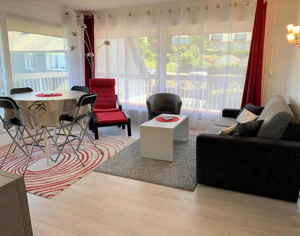 Appartement VUE SUR MER plage de Trestraou à PERROS-GUIREC - Ref 916 Apartment in Perros-Guirec