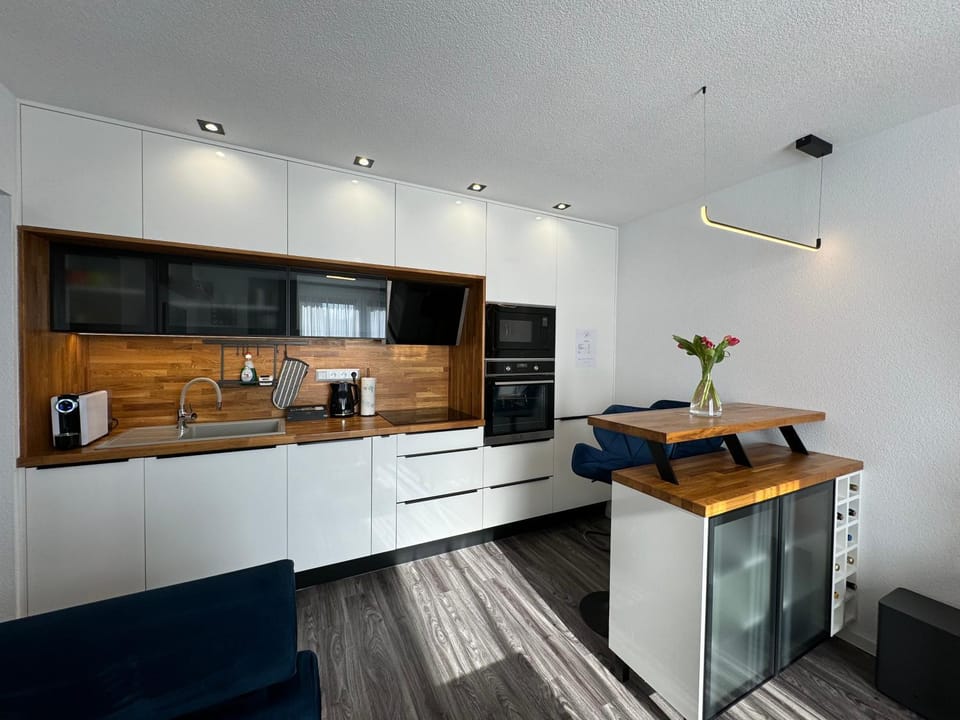 Coffee/tea facilities, Kitchen or kitchenette, minibar, oven