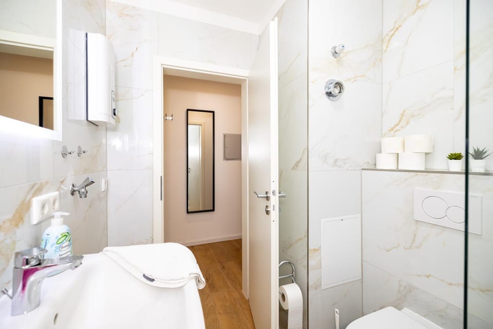 Shower, Toilet, Bathroom