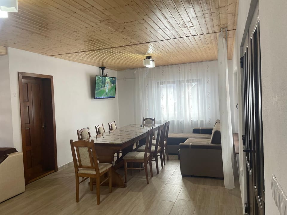 Cabana la Pârvu House in Romania