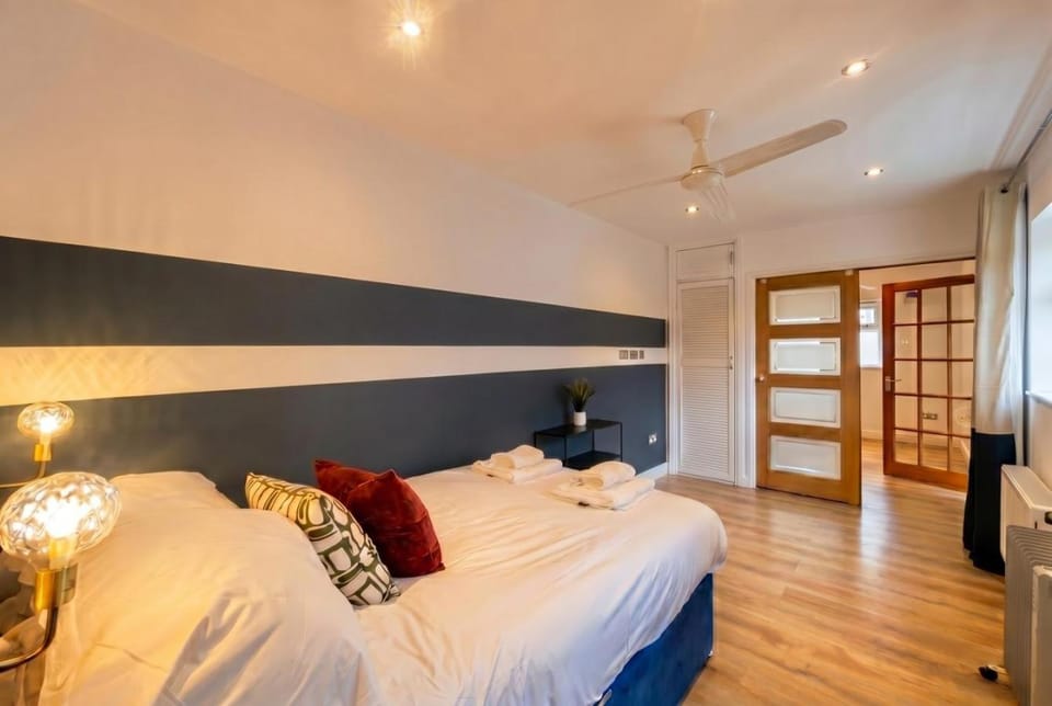 Luxury 4-Bed Headington Home · 3 Baths House in Oxford