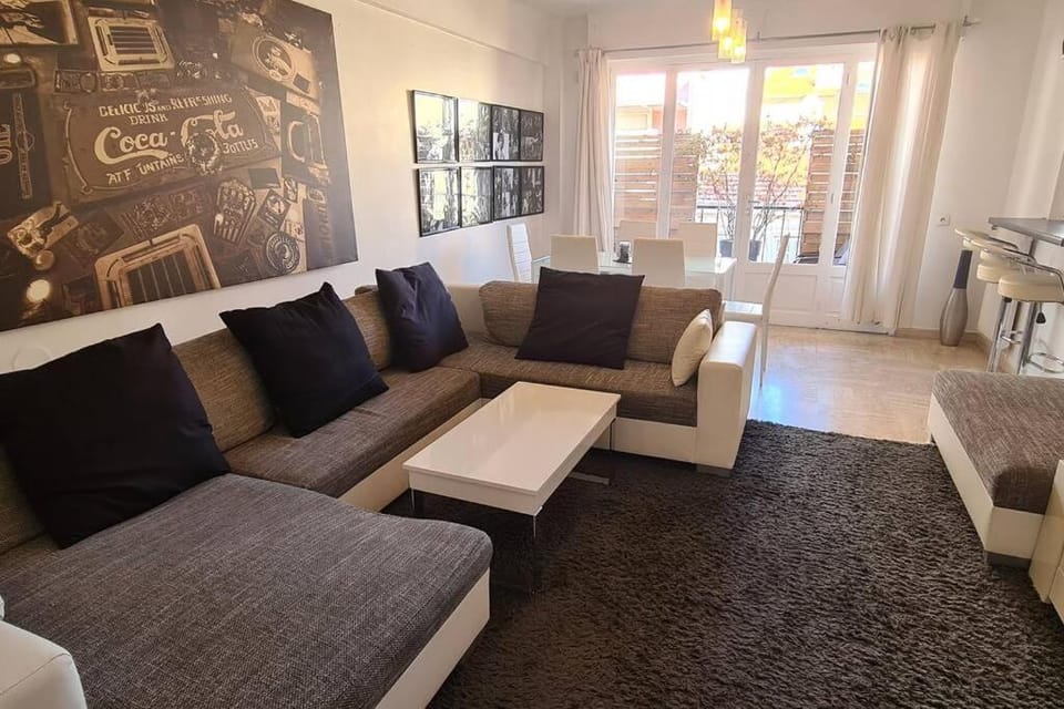CENTRE, 3P/TERRASSE , 300 m PLAGES. Apartment in Cannes
