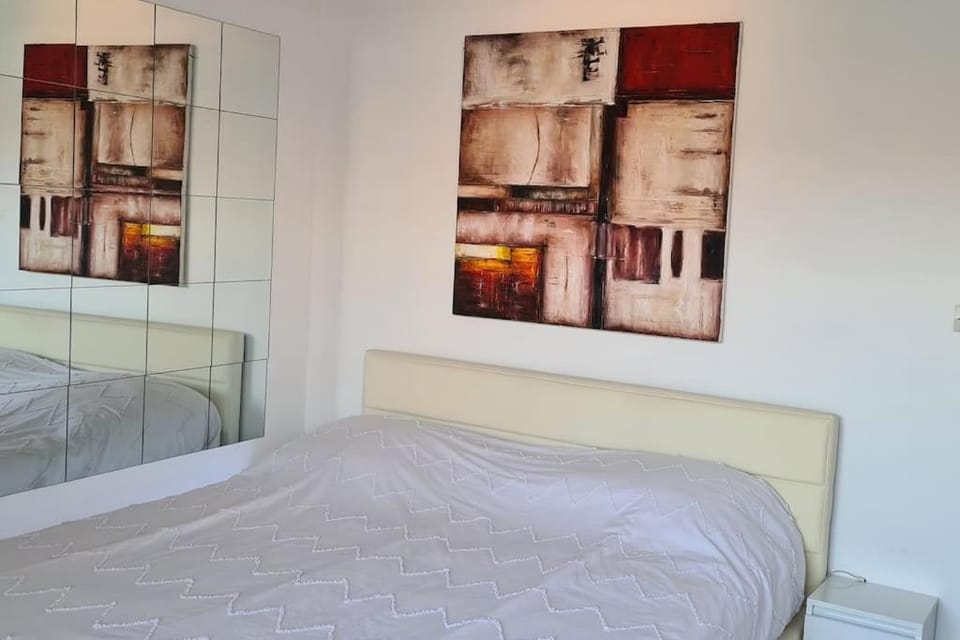 CENTRE, 3P/TERRASSE , 300 m PLAGES. Apartment in Cannes