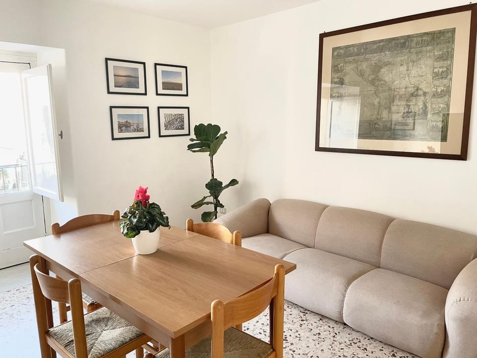Communal lounge/ TV room, Living room, Seating area, Dining area