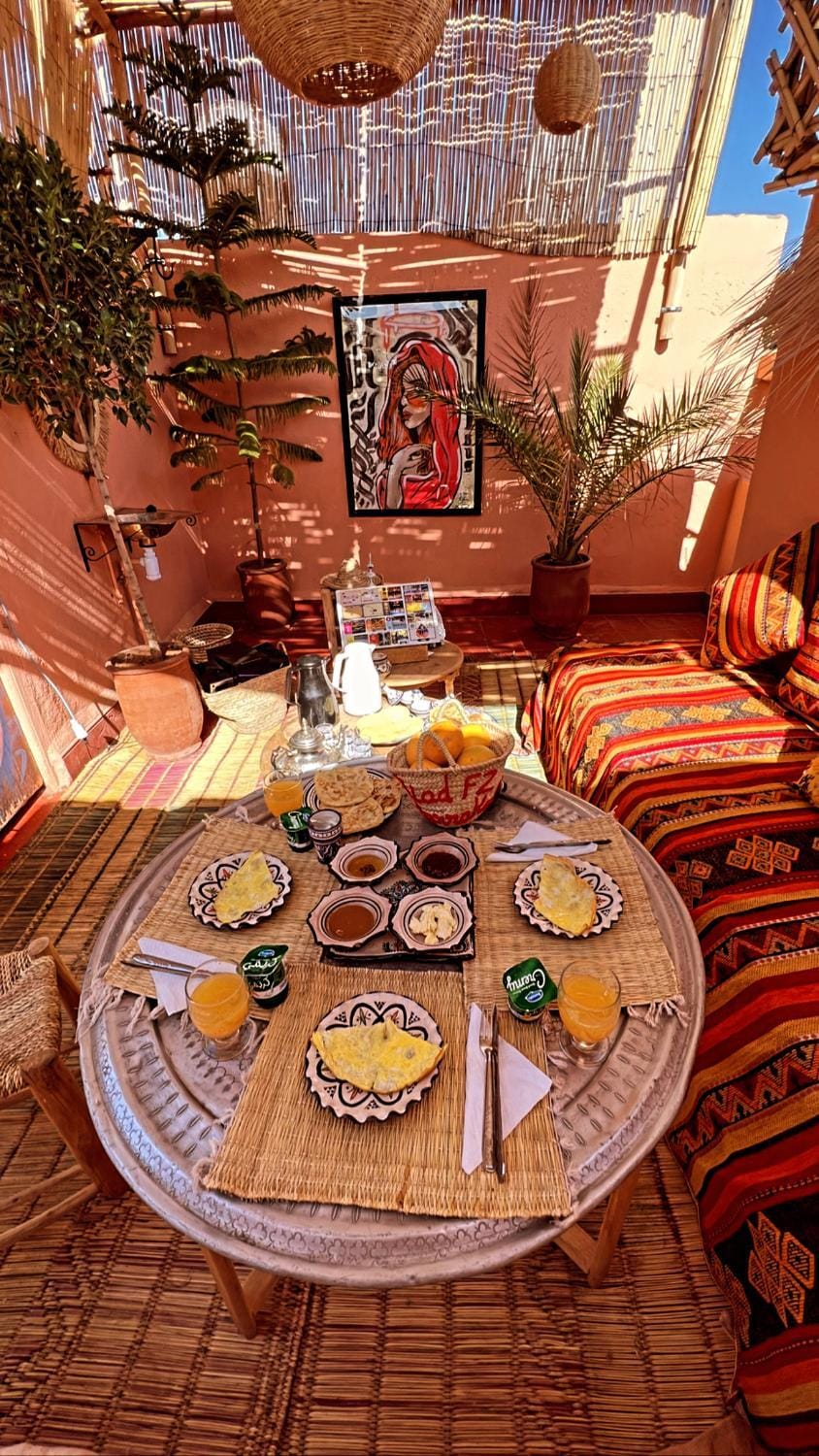Patio, Day, Living room, Food and drinks, Seating area, Dining area, Food, Meals, Breakfast, Drinks