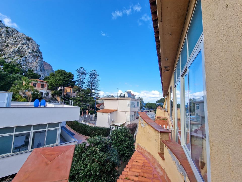 ASHUR310 RESIDENCE MONDELLO Apartment hotel in Palermo
