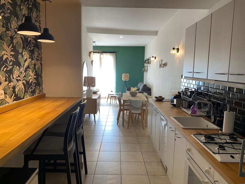 Kitchen or kitchenette, Living room, Seating area, Dining area, pet friendly, stove