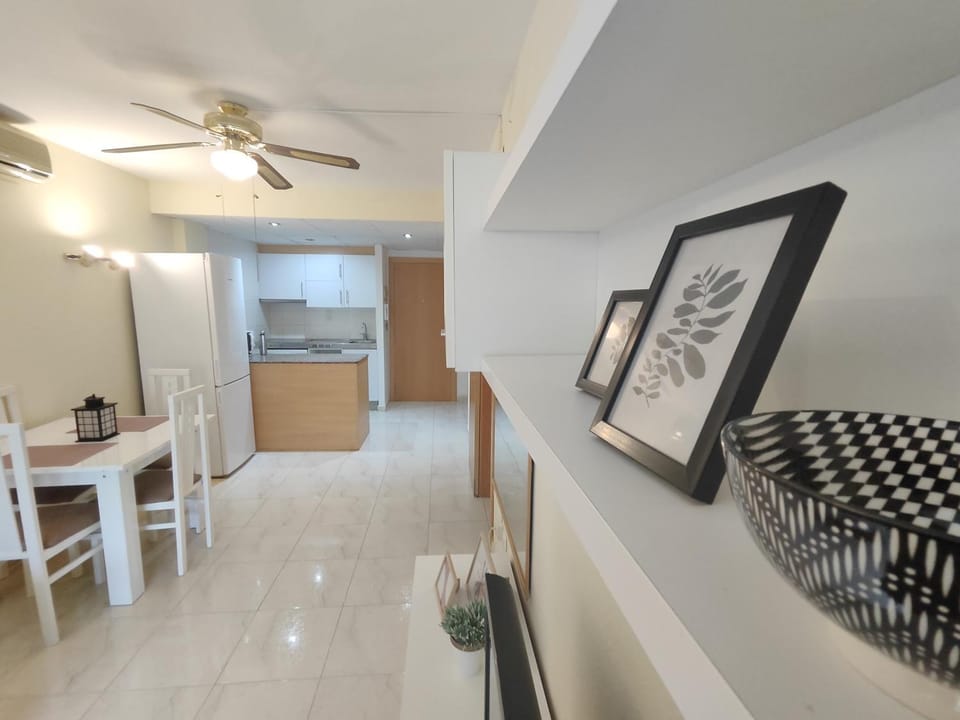 Kitchen or kitchenette, Dining area, fireplace, air conditioner
