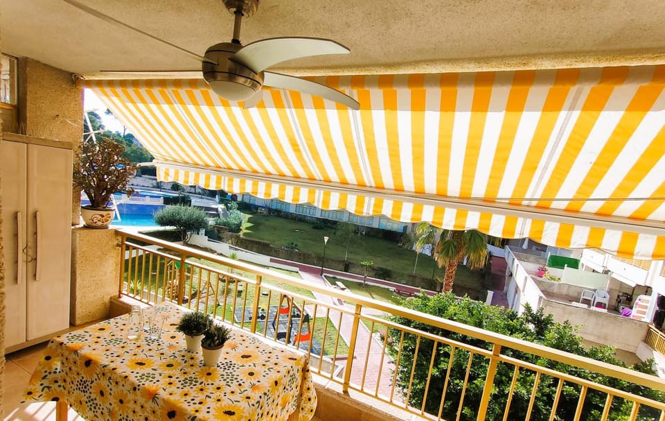 Luminoso apartamento en SALOU con PISCINA, TERRAZA y PARQUE INFANTIL IDEAL FAMILIAS Apartment in Salou