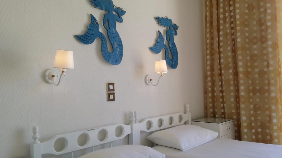 Photo of the whole room, Decorative detail