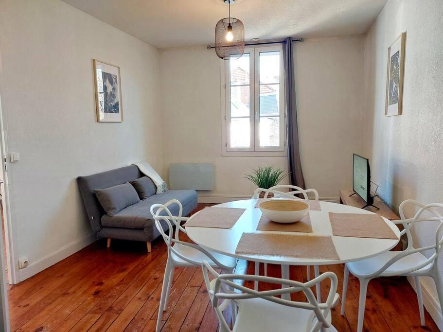Living room, Seating area, Dining area