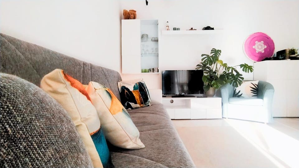 Seating area, kitchen