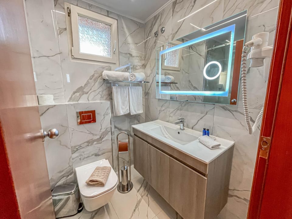 Shower, Toilet, Bathroom, Area and facilities, heating, towels