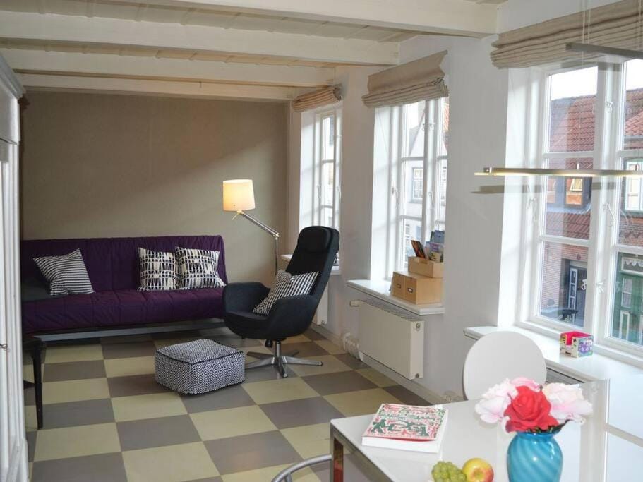 Living room, Seating area