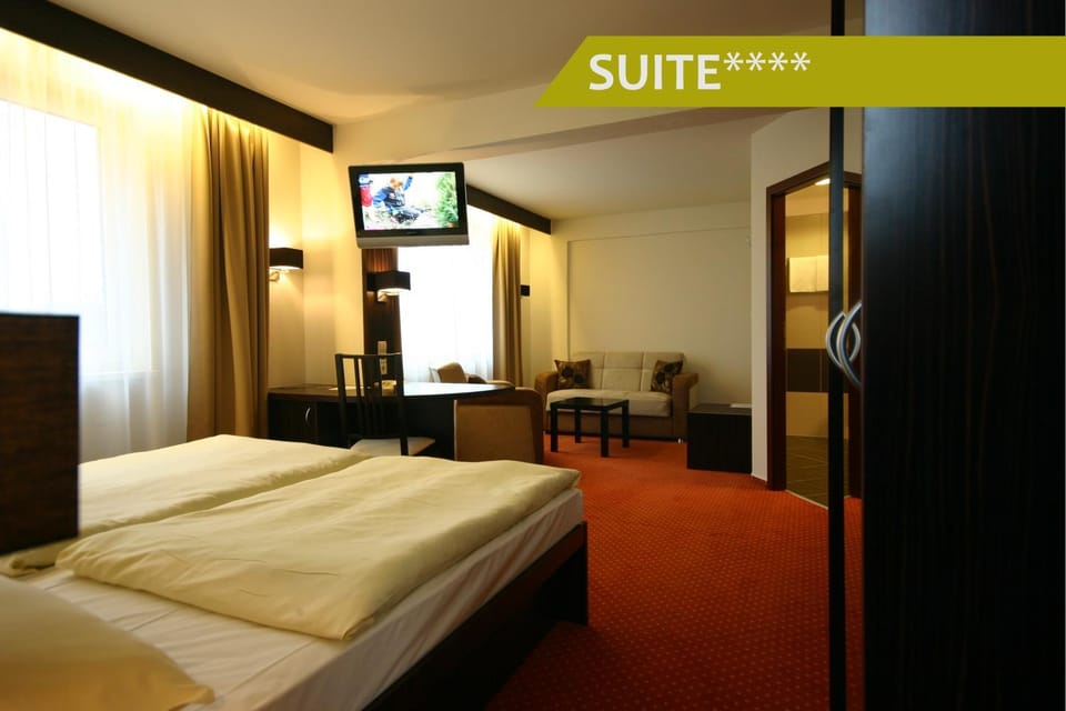 Bed, TV and multimedia, Photo of the whole room, hair dresser