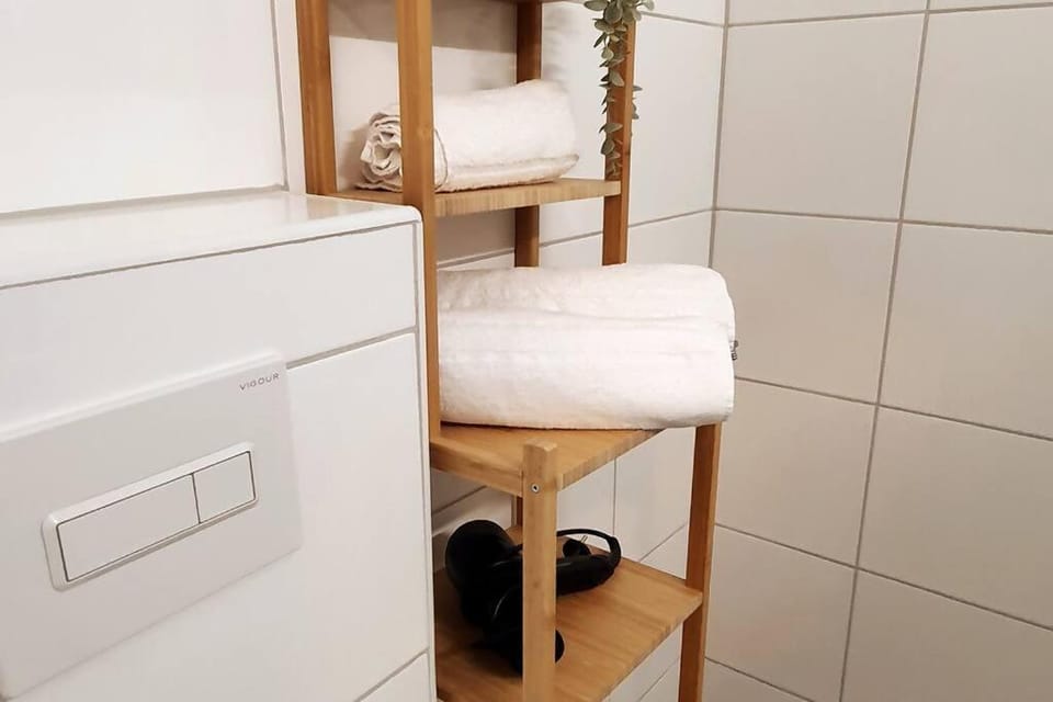 Bathroom, towels