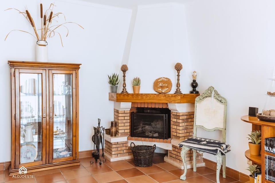 Casa do Pátio - 3 Bedrooms, Ponte Rol Villa in Lisbon District