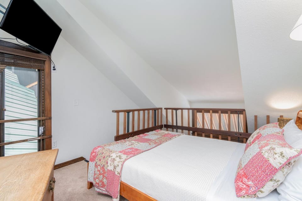 Manitou Lodge 11 by Alpine Lodging Telluride Hotel in Telluride