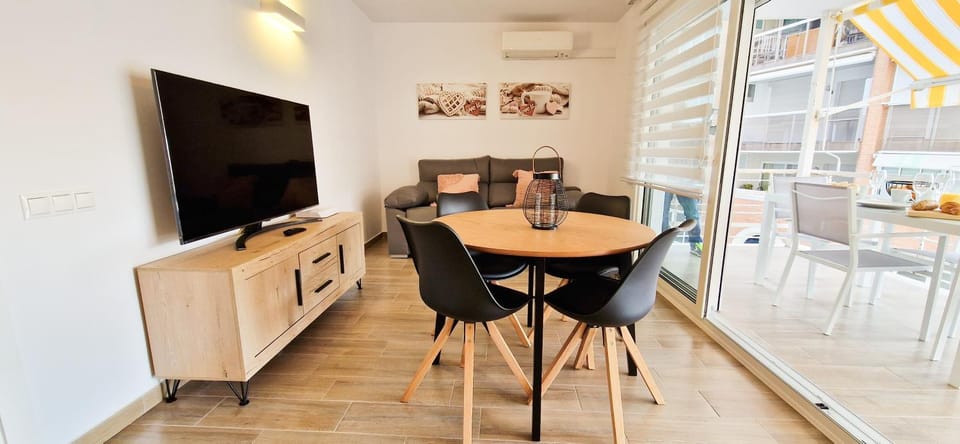 TV and multimedia, Living room, Dining area