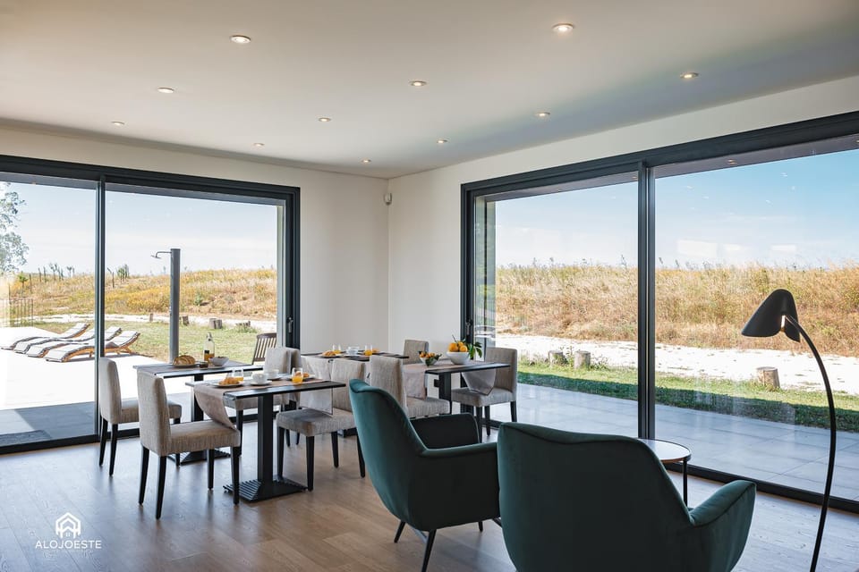 Seating area, Dining area