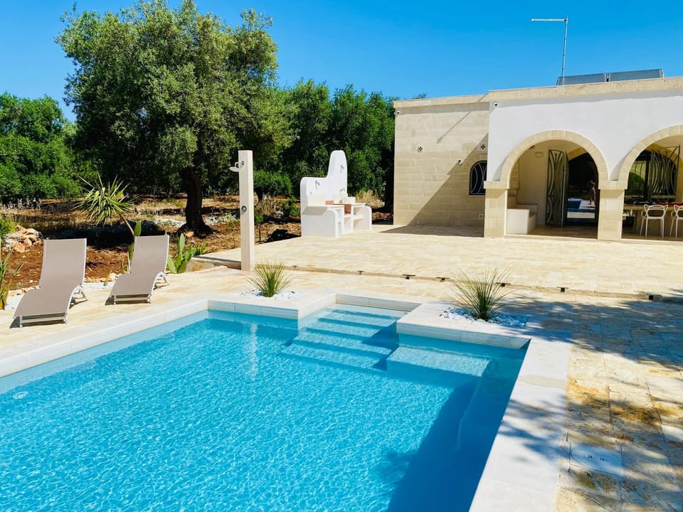 LUXUS VILLA WITH SWIMMINGPOOL, 1-6 p., CAROVIGNO Villa in Province of Taranto