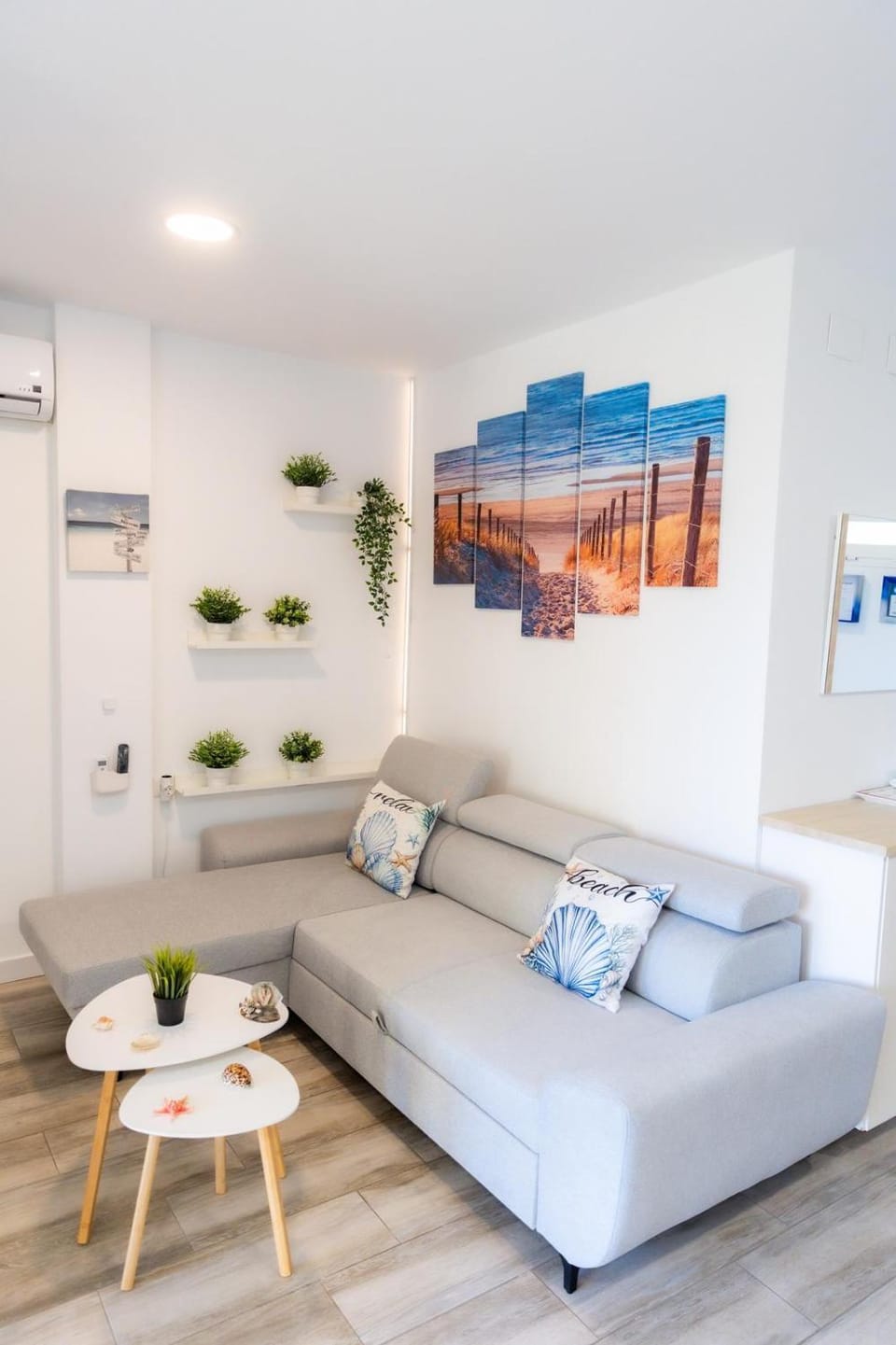 Enjoy La Carihuela Beach at 4 Min.Terrace & Pool. Apartment in Torremolinos