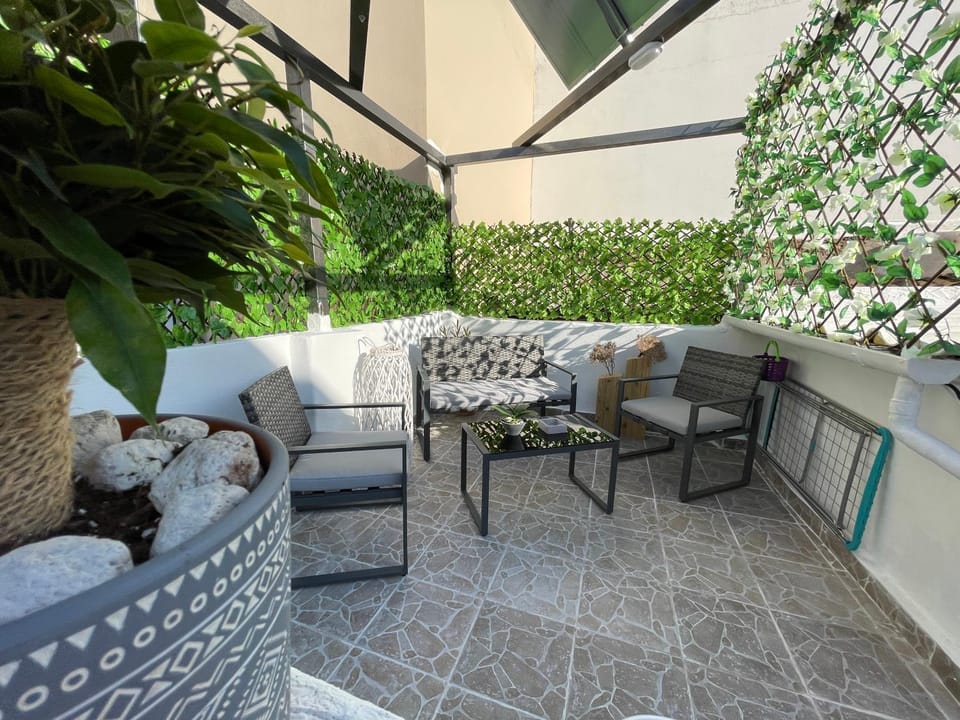 Patio, Day, Garden, Garden, View (from property/room), Balcony/Terrace, Balcony/Terrace, Living room, Seating area, Dining area, Garden view