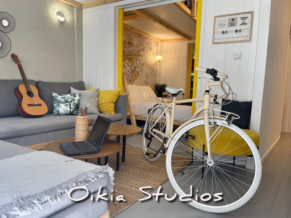 Fitness centre/facilities, Cycling, Text overlay