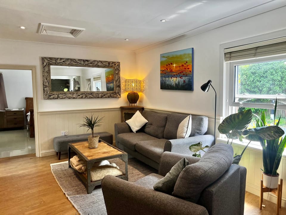 Olive Tree Cottage Apartment in Rother District