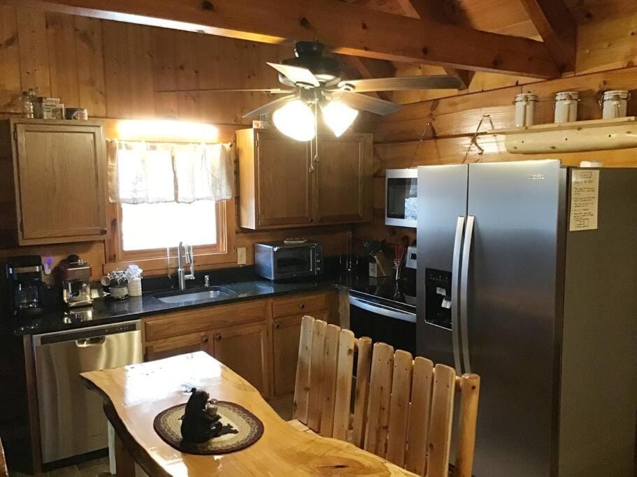 Kitchen or kitchenette, Dining area, dishwasher, minibar, pet friendly, toaster