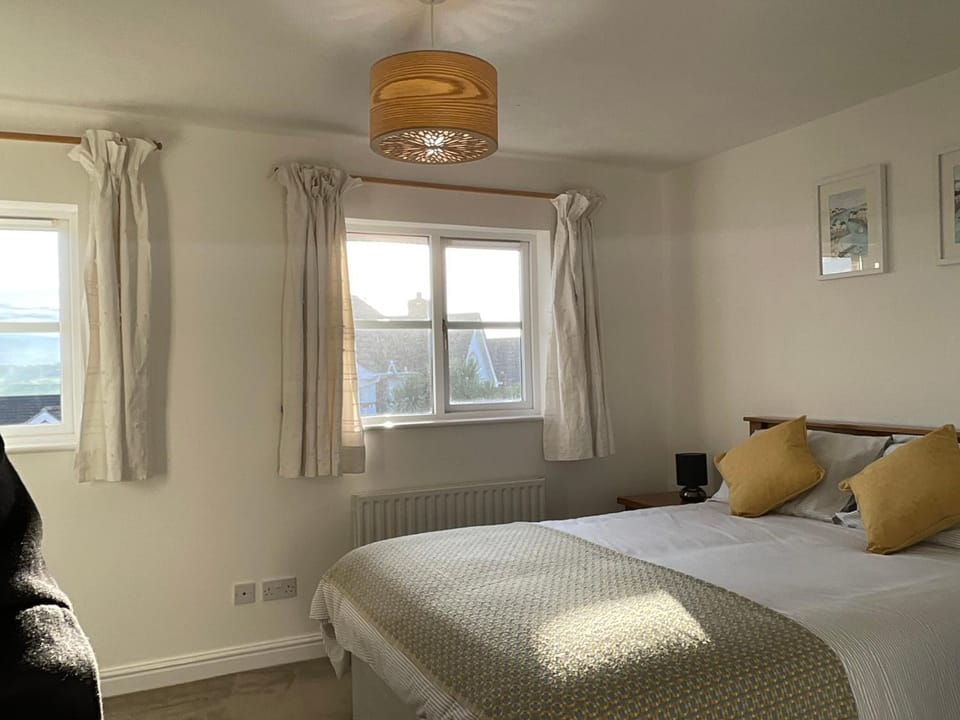 Bed, Photo of the whole room, Bedroom, internet