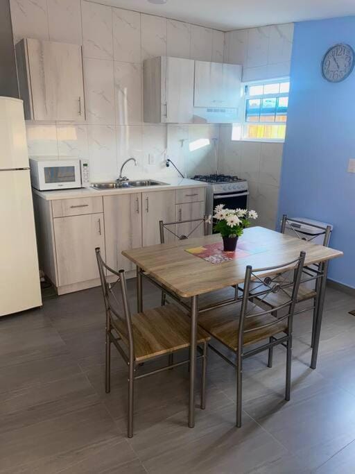 Cozy 1-bedroom apartment close to city center Apartment in Willemstad