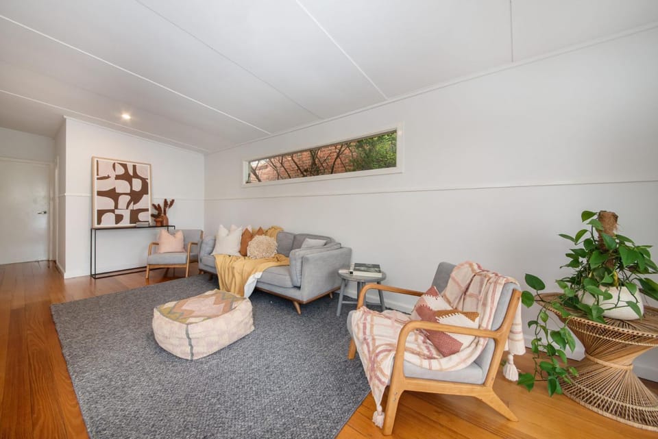 Living room, Decorative detail, Seating area