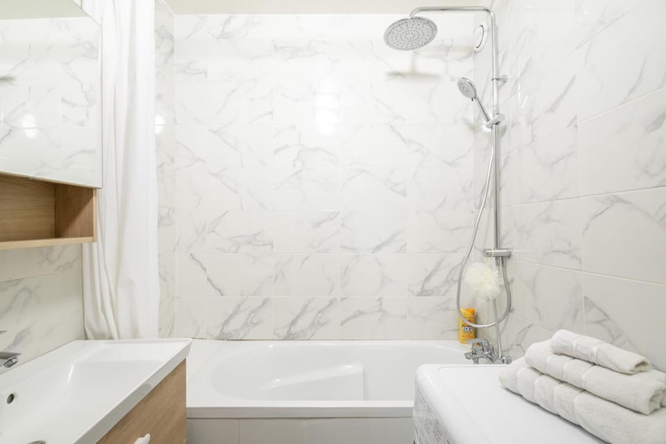 Shower, Bathroom, Bath, towels