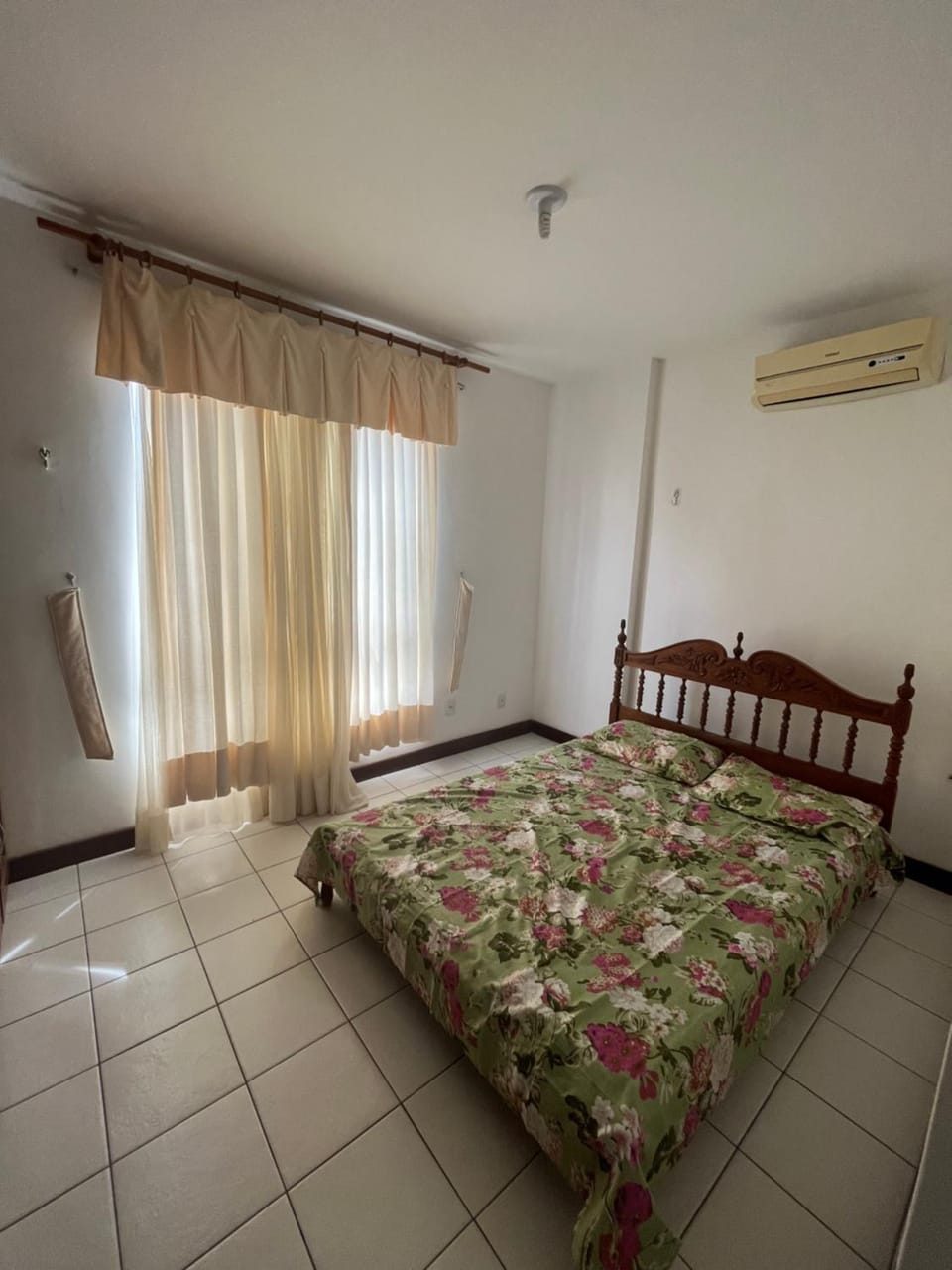 Bed, Photo of the whole room, Bedroom, air conditioner