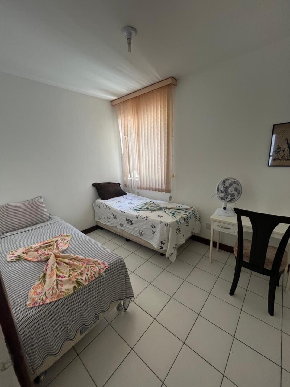 Bed, Photo of the whole room, Bedroom, fireplace, towels