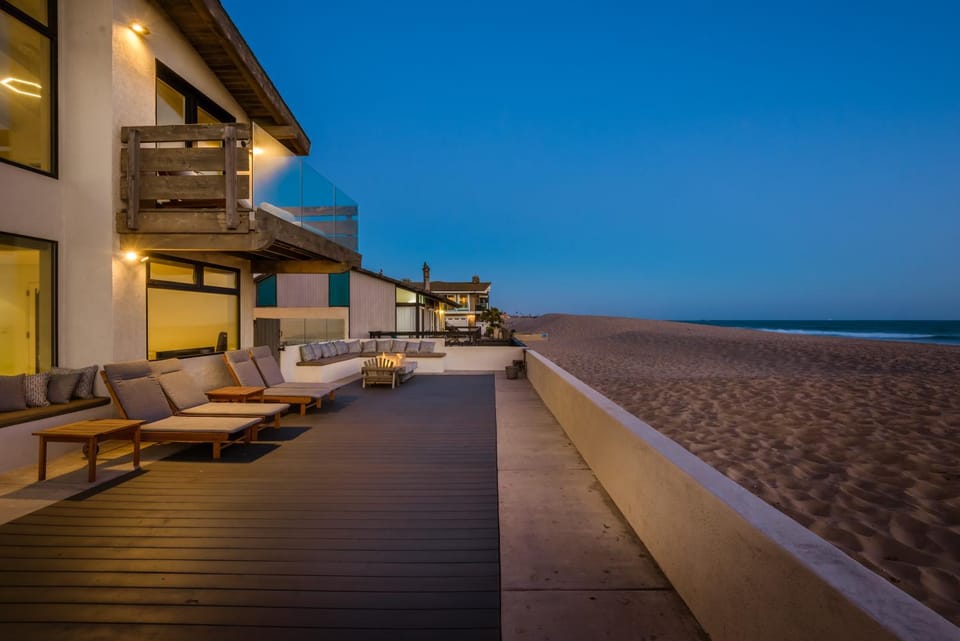 Patio, Night, View (from property/room), Balcony/Terrace, Seating area, Beach, sunbed