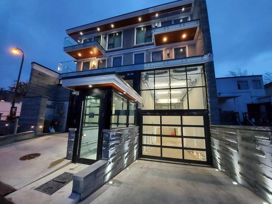 Property building, Night
