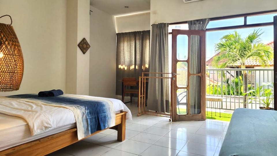 Sunny Canggu Hotel in North Kuta