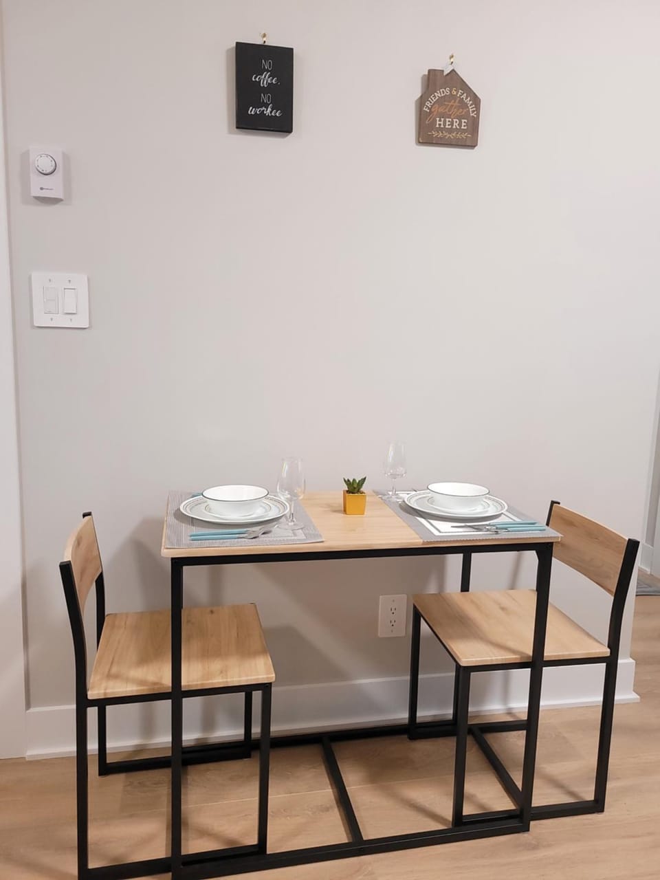 Seating area, Dining area