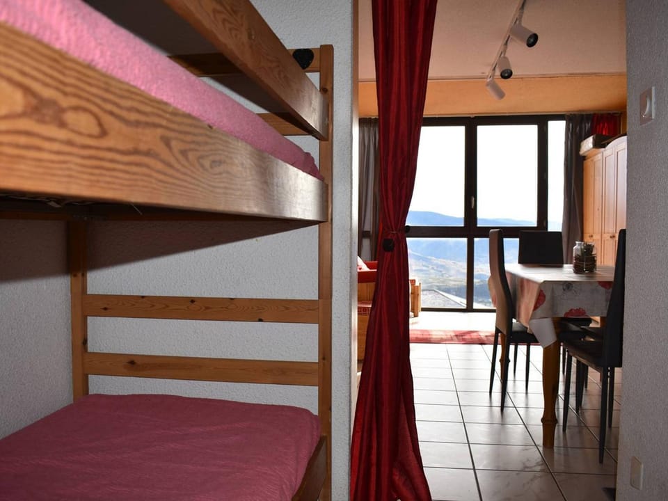 Studio Cabine au Centre, Accès Direct aux Pistes, WIFI, Parking - FR-1-580-86 Cabin in Bolquère