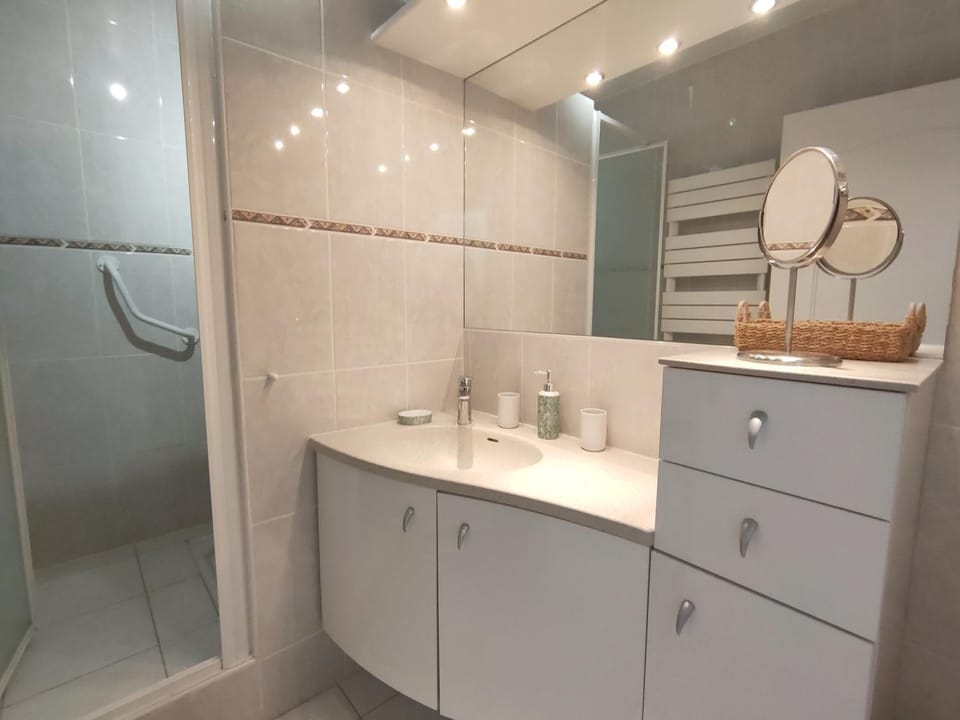 Maison lumineuse 3 ch, jardin, clim, garage, proche Thermes - FR-1-503-164 House in Balaruc-les-Bains