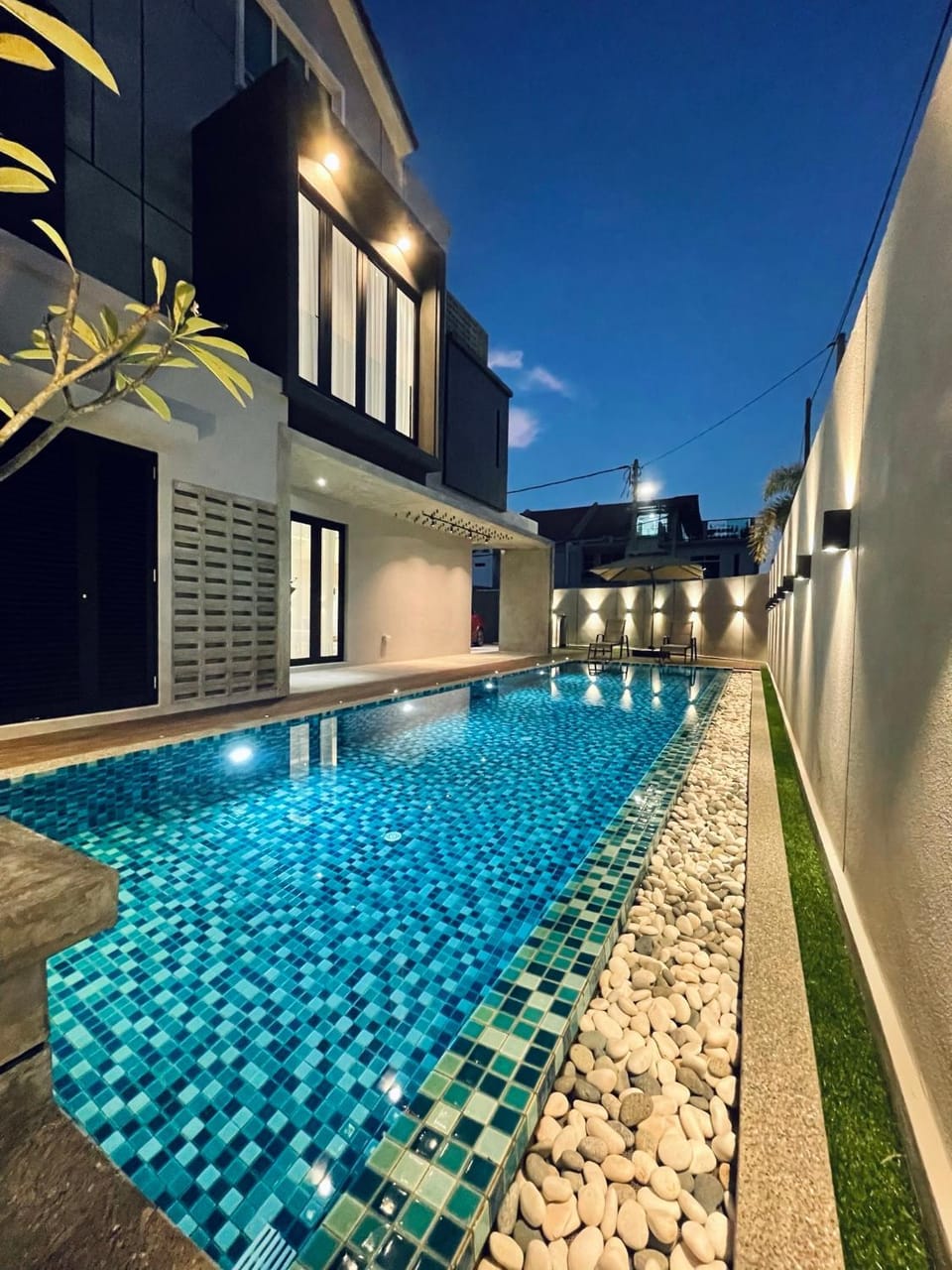 Night, Pool view, Swimming pool, sunbed