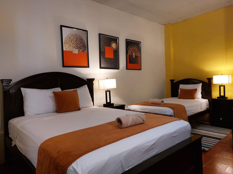 Bed, Photo of the whole room, Decorative detail, Bedroom, internet
